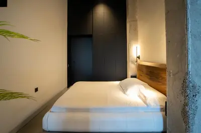 a small bedroom with a bed in a room at Crudo un Loft centrico de 50 m2 in Valencia