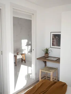 a white room with a desk and a chair at GuestReady – Luminous City Getaway in Valencia