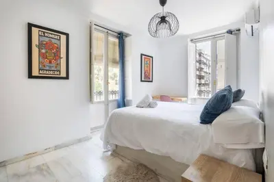 a white bedroom with a bed and a window at Super Flat 3 rooms 1 toilet Center wifi AC in Valencia