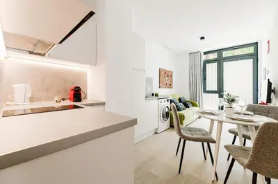 a kitchen and living room with a table and chairs at Fantastico Apartamento en Valencia in Valencia