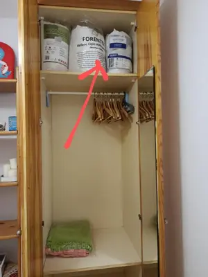 a clock in a medicine cabinet with a pantry at BRISA DEL MAR en primera línea in Torres-Torres