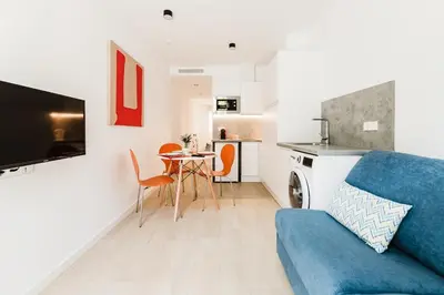 a living room with a blue couch and a table at Fantastico apartamento en Valencia in Valencia