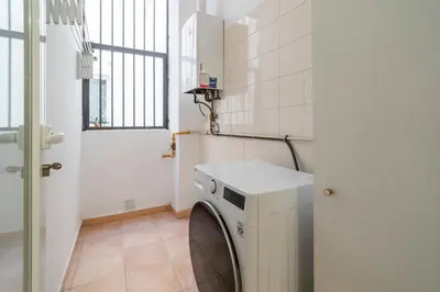a washer and dryer in a room with a door at VLC HOST - Linterna in Valencia