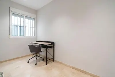 an empty room with a desk and a chair at VLC HOST - Linterna in Valencia