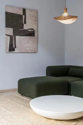 a living room with a green couch and a white table at VLC HOST - Linterna in Valencia