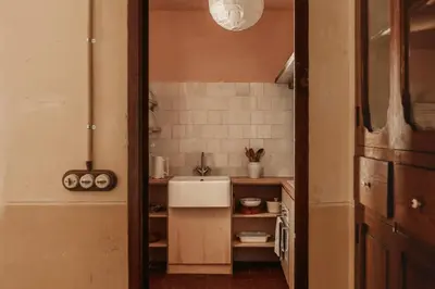 a small kitchen with a sink in a room at Casa Rosalia in Valencia
