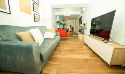a living room with a couch and a television at Las Arenas 1 Apartamento Playa in Valencia