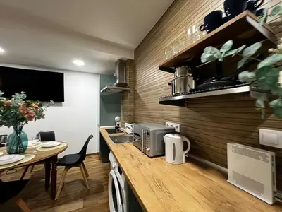 a kitchen with a counter and a table with a microwave at Playa Las Arenas 2 Apartamento in Valencia