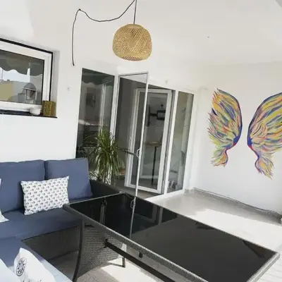 Seaview escape - spacious 3 bed beach apartment & terrace