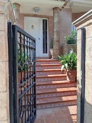 a gate to a house with stairs and plants at Valencia Casa Rosa in Sedaví