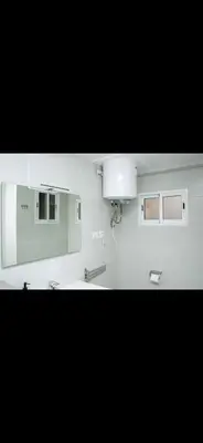 a bathroom with a sink and a mirror at Habitación El Cabanyal in Valencia