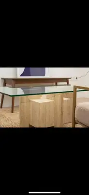 a coffee table with a glass top and a bench at Habitación El Cabanyal in Valencia