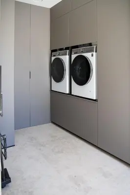 a laundry room with two washer and dryer machines at Villa Praya in Valencia in Bétera