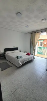 a bedroom with a bed in a white room at Céntricas, Tranquilas y Acogedoras Habitaciones de Matrimonio en Vivienda Compartida in Valencia