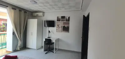 a living room with a table and a window at Céntricas, Tranquilas y Acogedoras Habitaciones de Matrimonio en Vivienda Compartida in Valencia