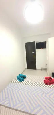 a room with a bed with two red pillows on it at Céntricas, Tranquilas y Acogedoras Habitaciones de Matrimonio en Vivienda Compartida in Valencia