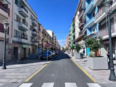 an empty street in a city with buildings at Habitación privada con baño privado I in Valencia