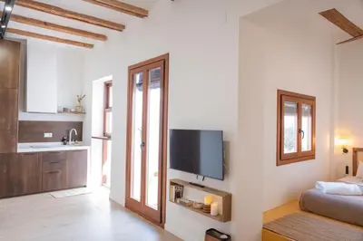 a white room with a television on a wall at Apartamento con patio playa cabanyal in Valencia