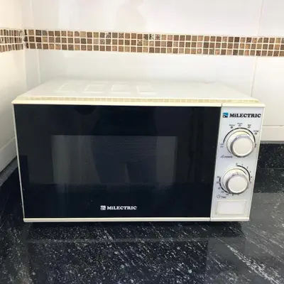 a microwave oven sitting on top of a counter at Torres del Saler, Gola de Puchol, Valencia in Valencia