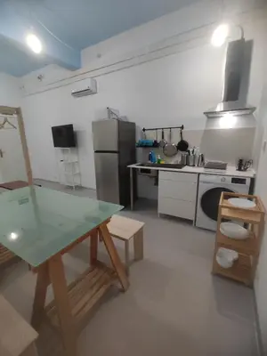 a kitchen with a glass table and a stove at Confortable apartamento cerca de la playa in Valencia