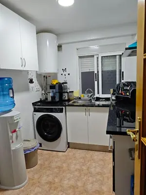 a kitchen with a sink and a washing machine at Habitación Manises Aeropuerto in Manises