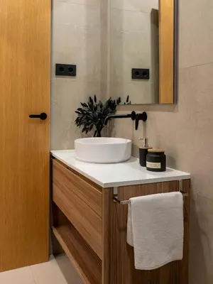 a bathroom with a sink and a mirror at Dos Corazones in Valencia