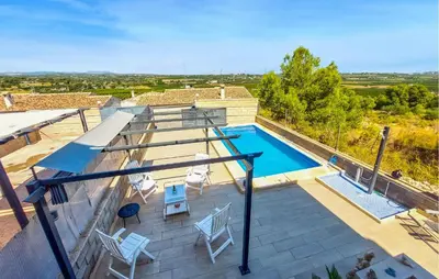 an overhead view of a swimming pool on a house at Awesome Home In Turis in Turís