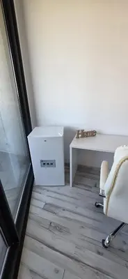 a white desk and a chair in a room at Mi Huésped 130 Valencia, Aeropuerto Manises in Manises