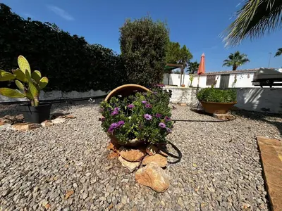 a garden with a basket of flowers in a yard at Casa Mallaeta in Puebla de Vallbona