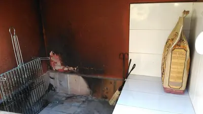 a corner of a room with a wall that is crumbling at Ca Erik in Mareny Barraquetas