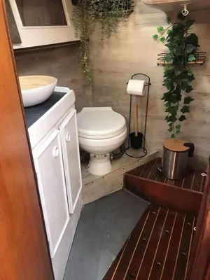 a bathroom with a toilet and a sink at Unique Experience in Sailboat! In The 4 Seasons!! B shi in Valencia