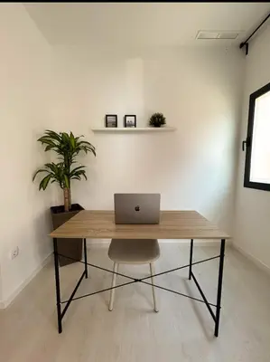 a desk with a laptop on it in a room at Hermoso apartamento en Nazaret in Valencia