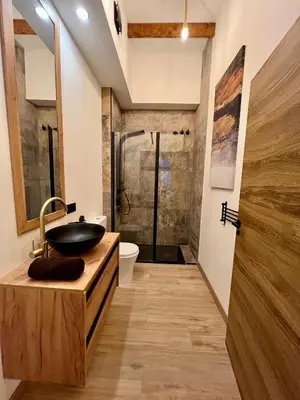 a bathroom with a sink and a shower at Apartamento acogedor frente a Plaza de la Iglesia in Valencia