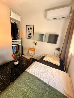 a small room with two beds and a mirror at Habitación geniale cerca de Russafa in Valencia