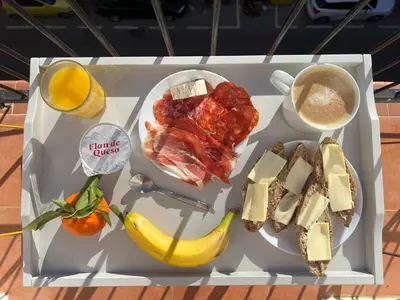 a tray with a plate of food and a cup of coffee at Habitación geniale cerca de Russafa in Valencia