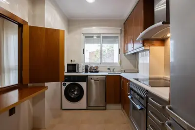 a kitchen with a washer and a dishwasher at Alojamiento Centrico para 6 Personas in Valencia