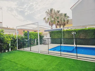 a swimming pool in the backyard of a house at Villa en la Playa I 5BR I 5 WC I Piscina Privada in Sueca