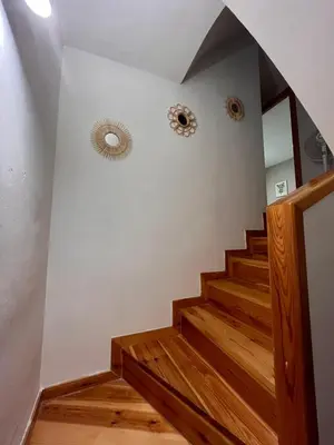 a staircase in a house with wooden floors at Casa familiar 3 dormitorios Jardín Piscina Barbacoa Zona de entrenamiento in Bétera
