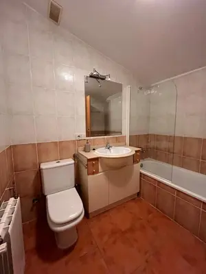 a bathroom with a toilet and a sink and a tub at Casa familiar 3 dormitorios Jardín Piscina Barbacoa Zona de entrenamiento in Bétera