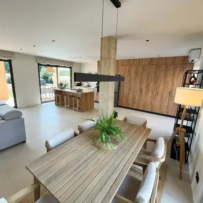 Casa unifamiliar con jardín en la playa