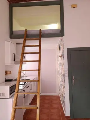 a ladder in a kitchen with a bunk bed at Estudio recién decorado en el mejor centro histórico in Valencia