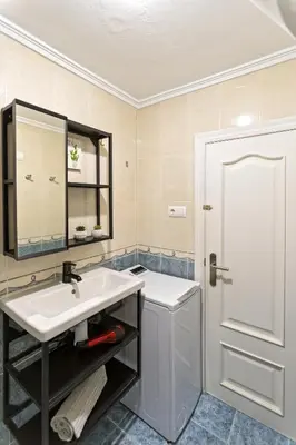 a bathroom with a sink and a mirror at A pié de playa Rincón acogedor Amanecer in Cullera