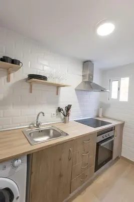 a kitchen with a sink and a stove at Encantador Apartamento de Lujo en Valencia 3 Dormitorios in Paterna