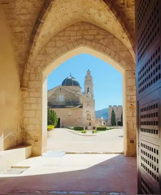 an archway leading to a building with a mosque at Restored house near Valencia in Simat de Valldigna
