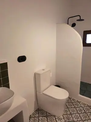 a white bathroom with a toilet and a sink at Casa Abadía Alojamiento completo boutique cerca de Valencia in Alfarp