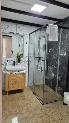 a bathroom with a sink and a glass shower at Impresionante Apartamento Industrial wifi gratis hasta 4 os encantará in Valencia