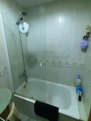 a bathroom with a shower with a tub and a sink at Alquilo habitación 24 euros por noche Super Top in Valencia