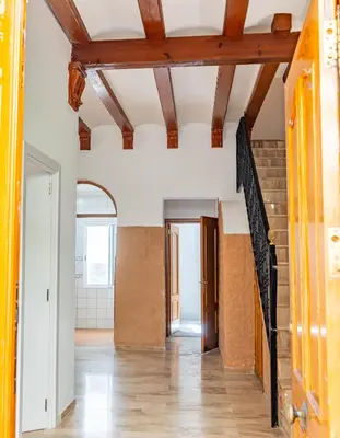 an open hallway with wood floors and ceilings at especial mediterranean room in Valencia