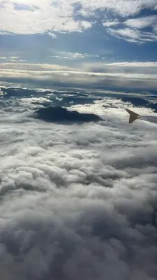 a view of a plane flying above the clouds at Apartamento cerca de la playa in Puerto de Sagunto