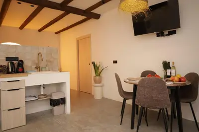 a kitchen and dining room with a table and chairs at Suite junto Ciudad de las Ciencias - Manolito 2 in Valencia